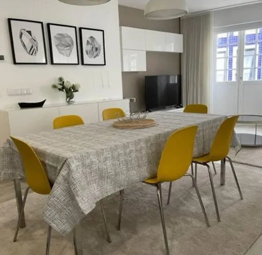 Modern 1 Bedroom Center Appartamento